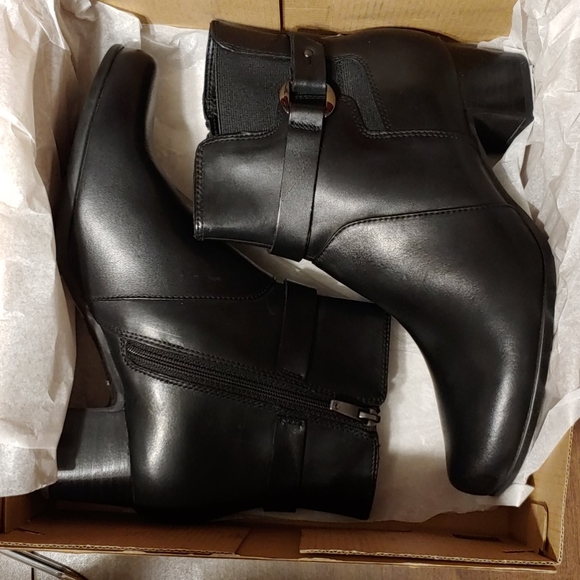 Clarks NWT Un Damson Mid Boots - Picture 1 of 8